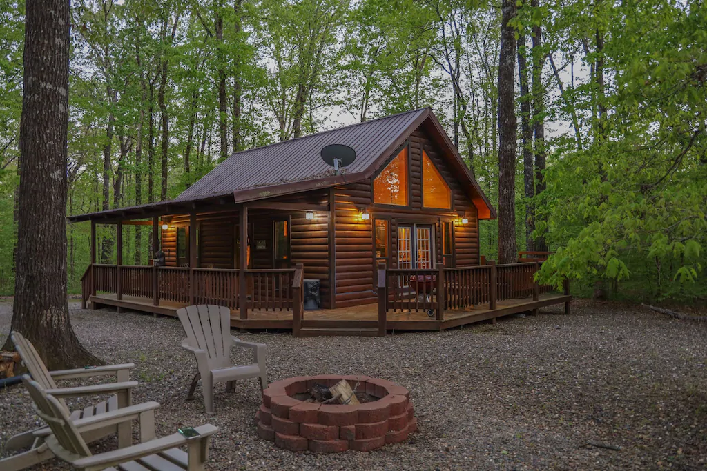 Secluded Oakridge Honeymoon Cabin