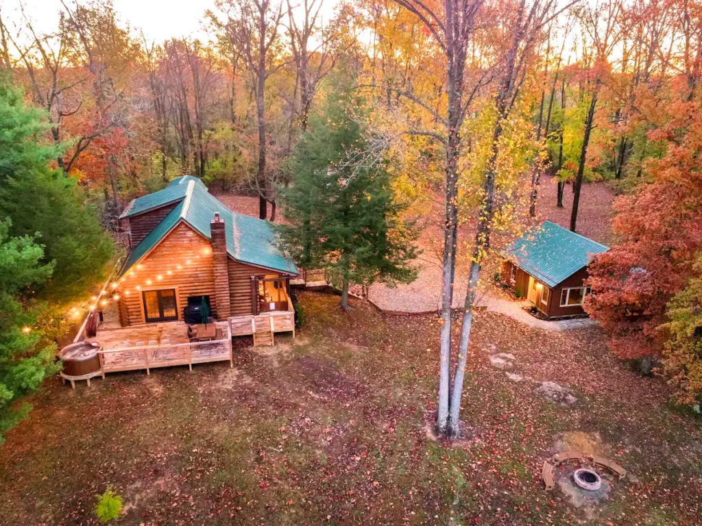 Romantic Log Cabin in Indiana with Hot Tub