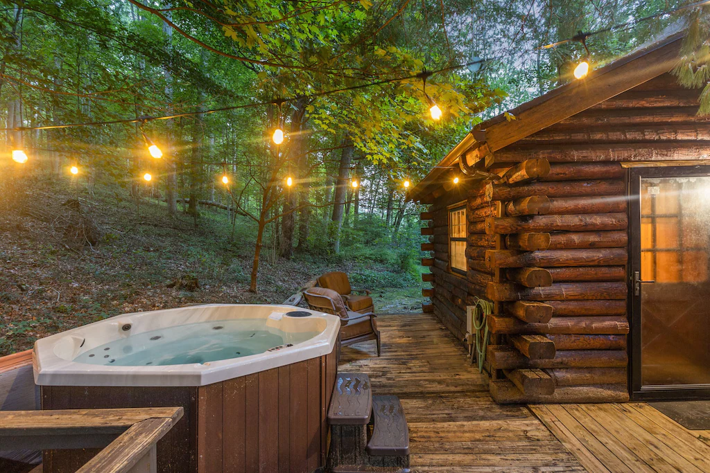 Secluded Hot Tub Cabin in Indiana