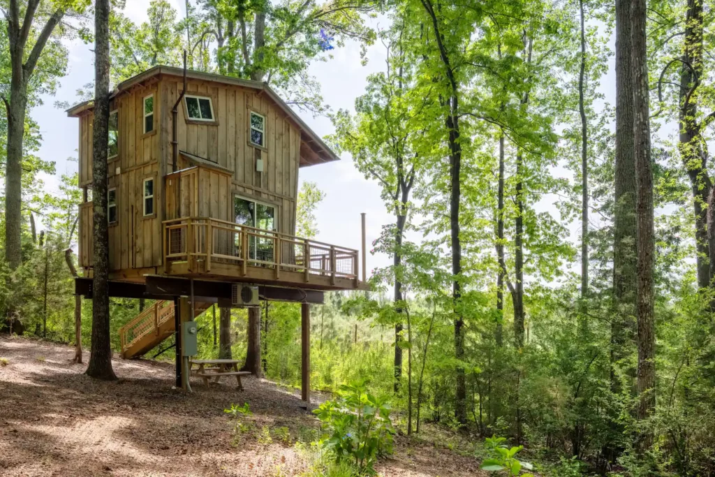 Crooked Shutter Treehouse NC Rental