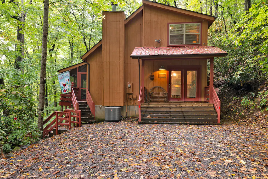  Fernbrook Treehouse Cabin in North Carolina