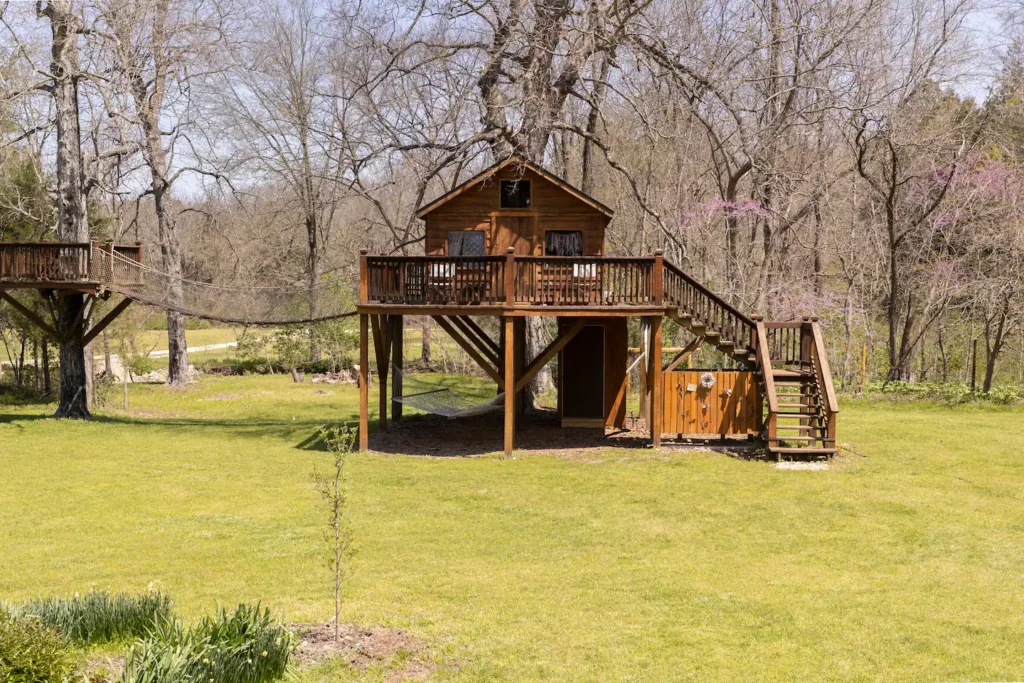 Rustic Tree House Cabin near Big Creek, Missouri