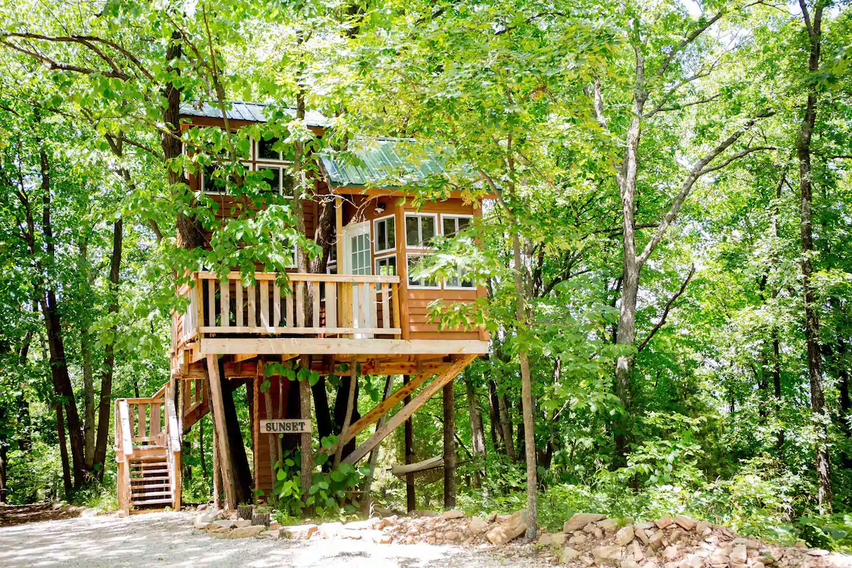 Sunset Tree House Cabin Airbnb Missouri - The Cottage