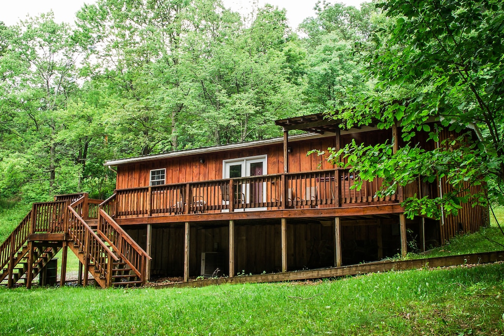 3 Bedroom Cabin Treehouse in West Virginia