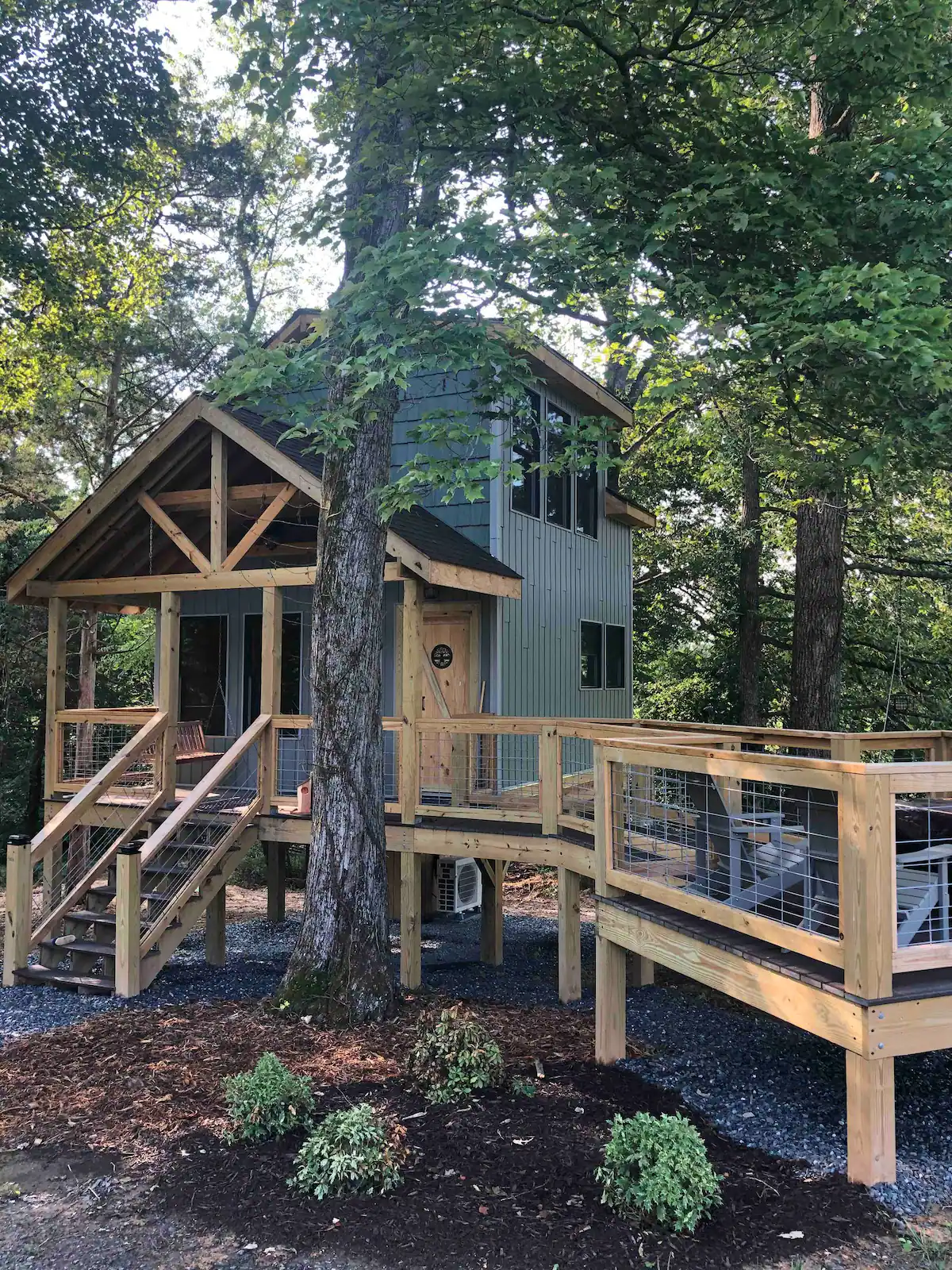 Delightful One-bedroom Treehouse Rental Virginia