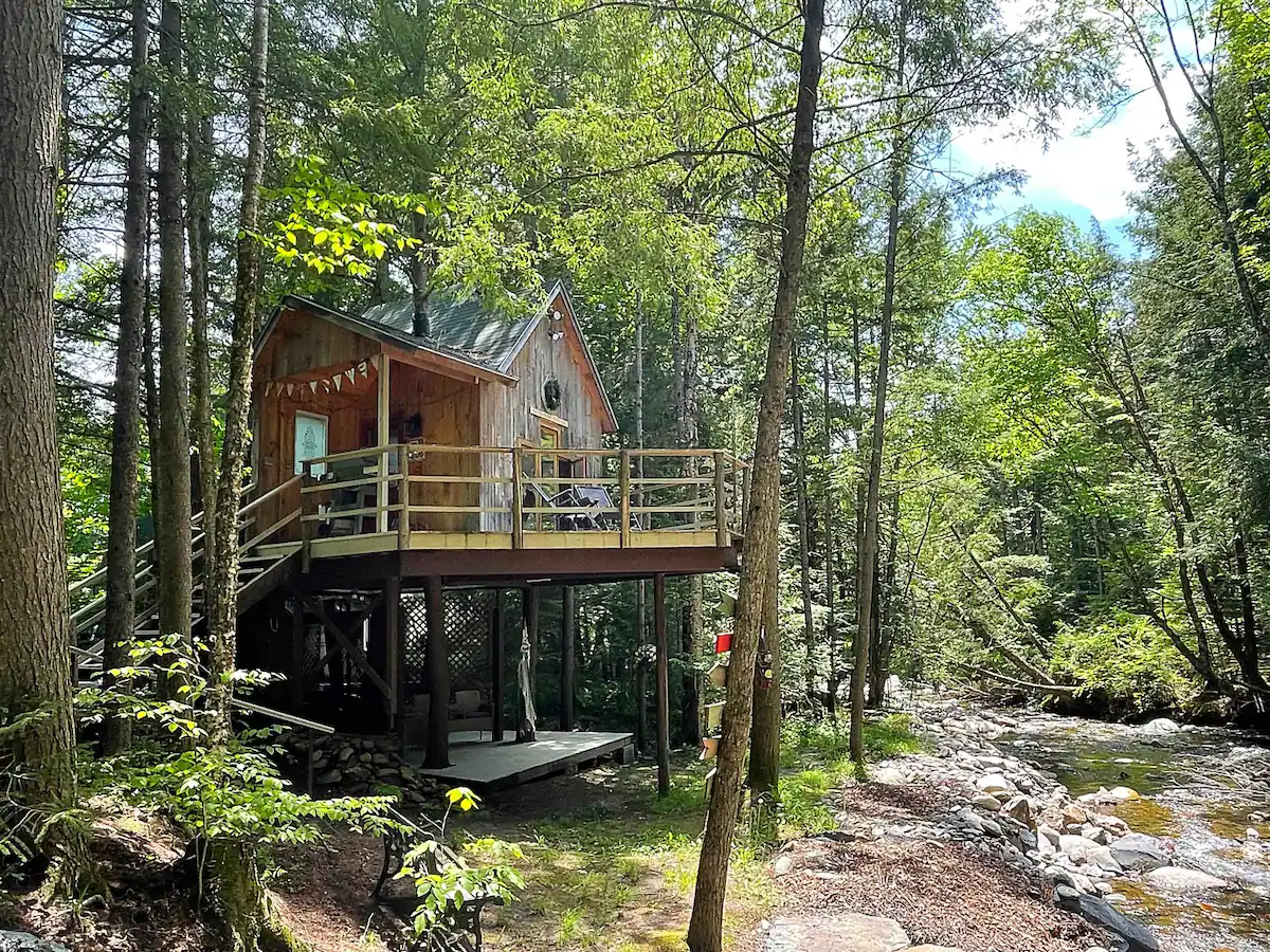 Lola’s Brookside Treehouse Rental Vermont