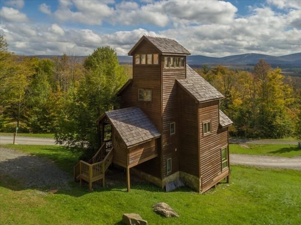 Mountain Cabin Treehouse With Hot Tub