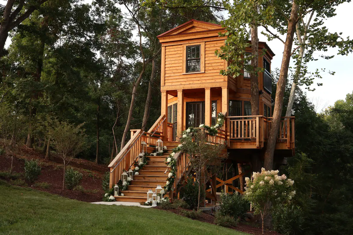 Romantic Treehouse by Treehouse Masters