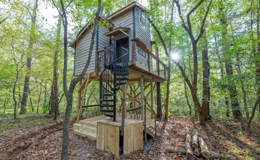 Secluded Treehouse on the Rivanna River