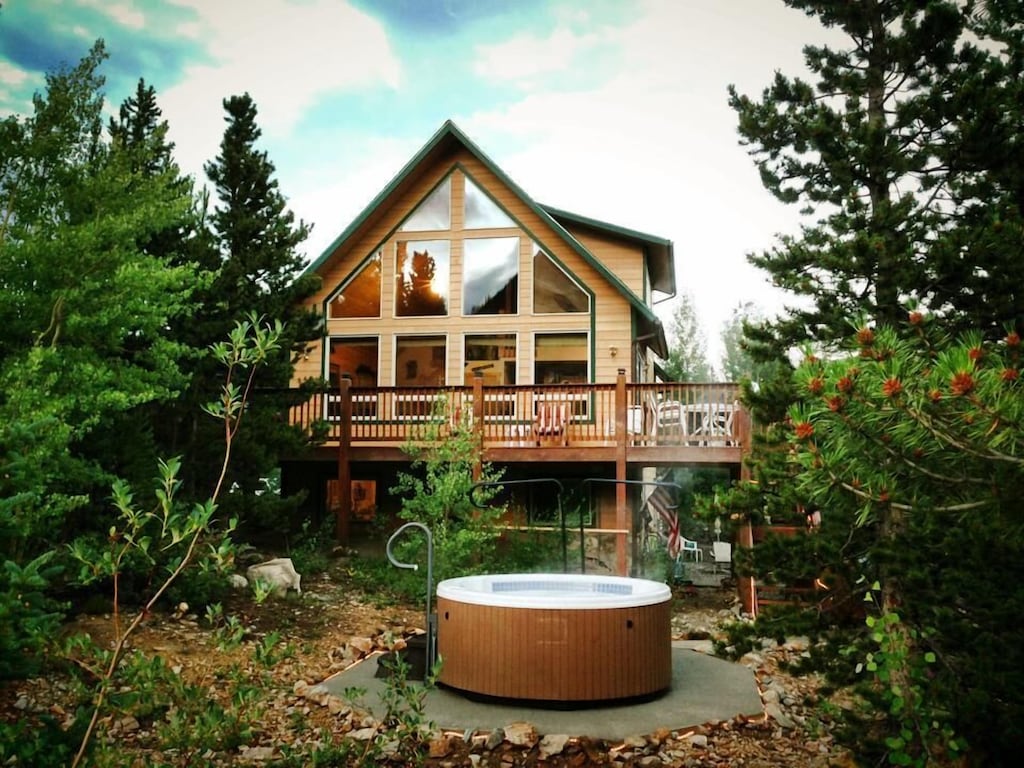The Irish Rose Tree House in Colorado with Hot Tub
