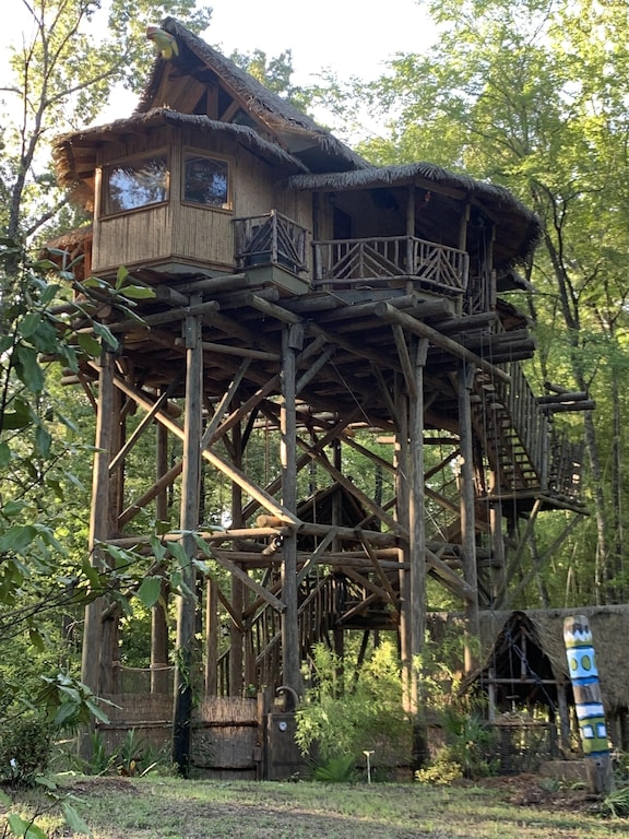 Tropical Arkansas Treehouse surrounded by Jungle Gardens