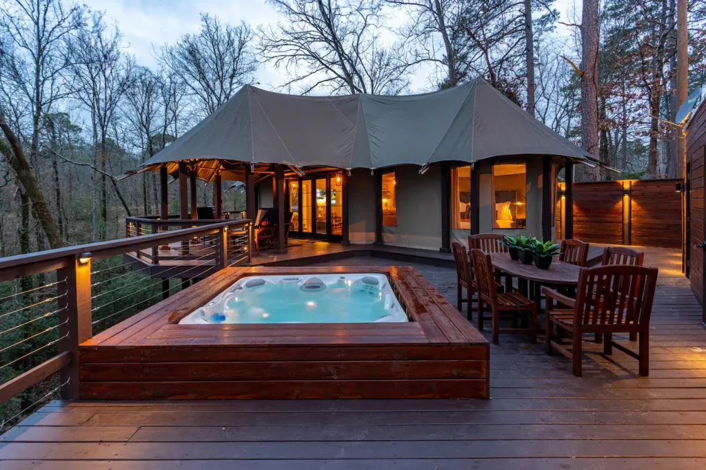 treehouse cabins in arkansas with hot tub