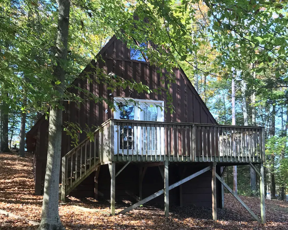 All Decked Out Pet-friendly Cabin with Hot Tub