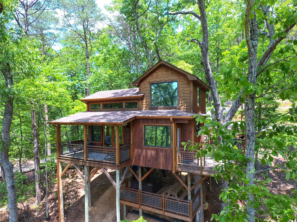 Canopy Blue Luxury Treehouse in Georgia