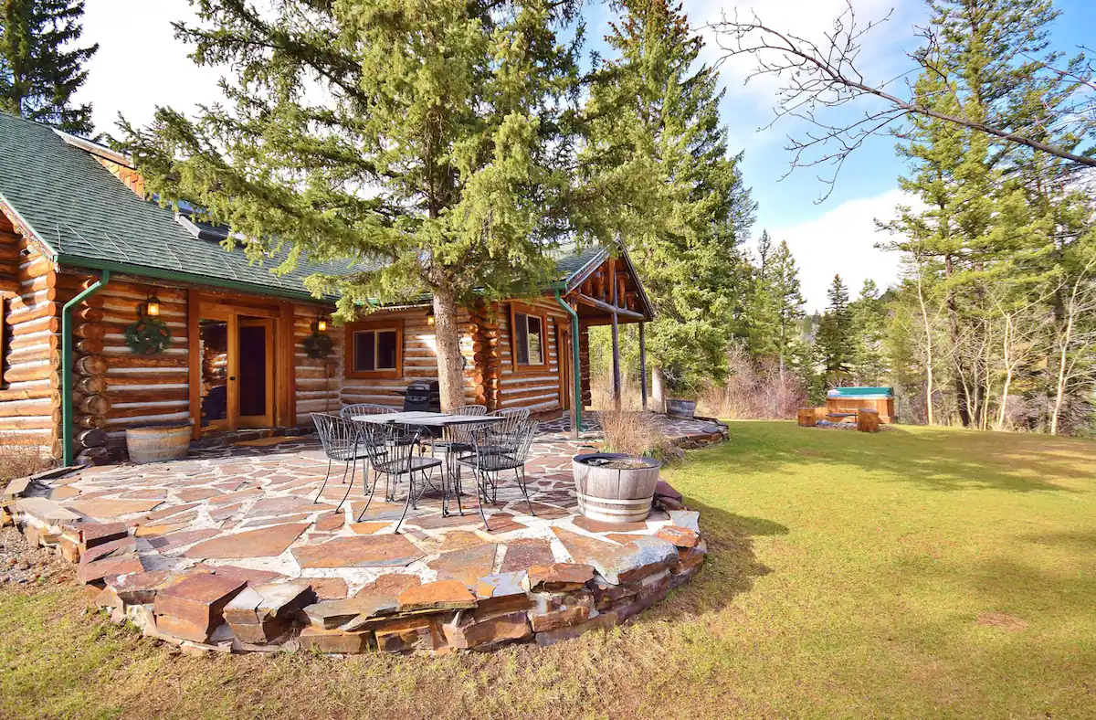 Charming Cabin in Bozeman with Hot Tub