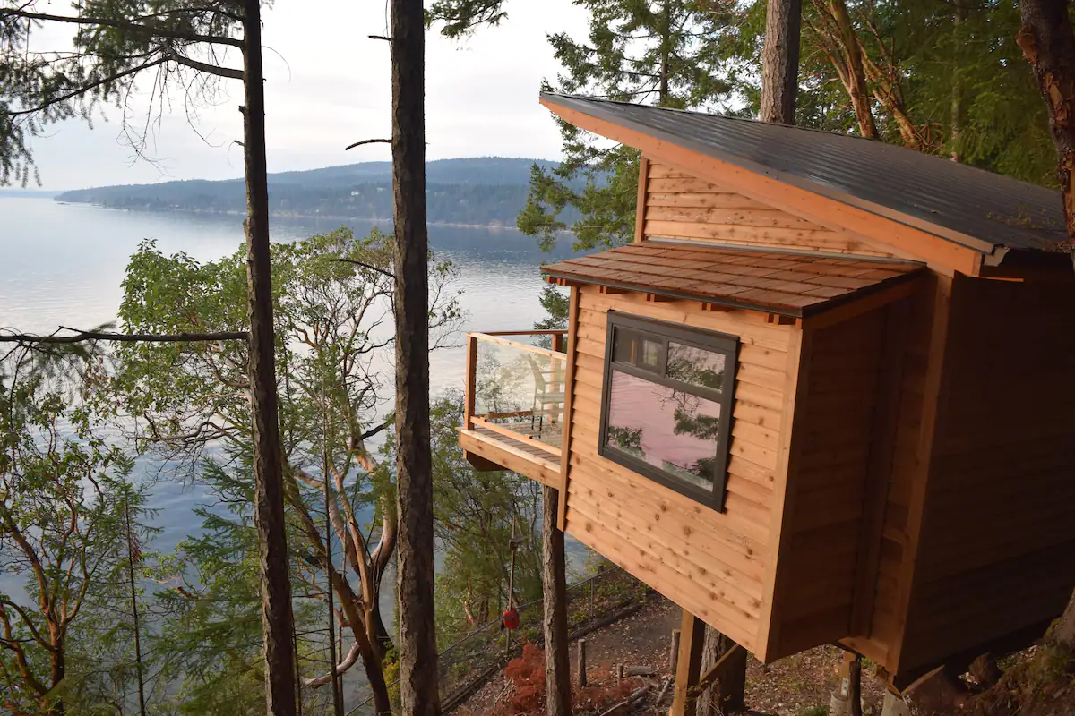 Oceanfront Tree House Canada