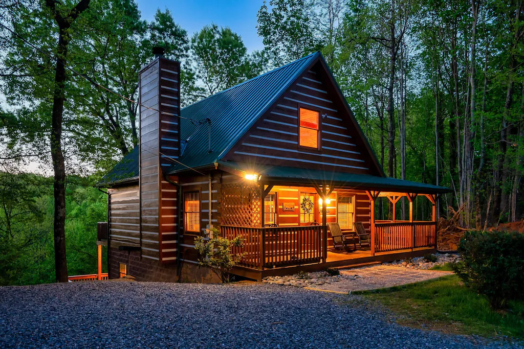 Huckle-Beary Hideaway Romantic Cabin