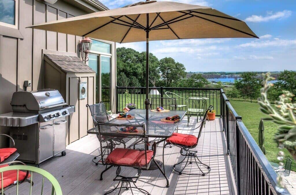 Luxury Vacation Home on Park-like Acreage with Awesome Lake Views!