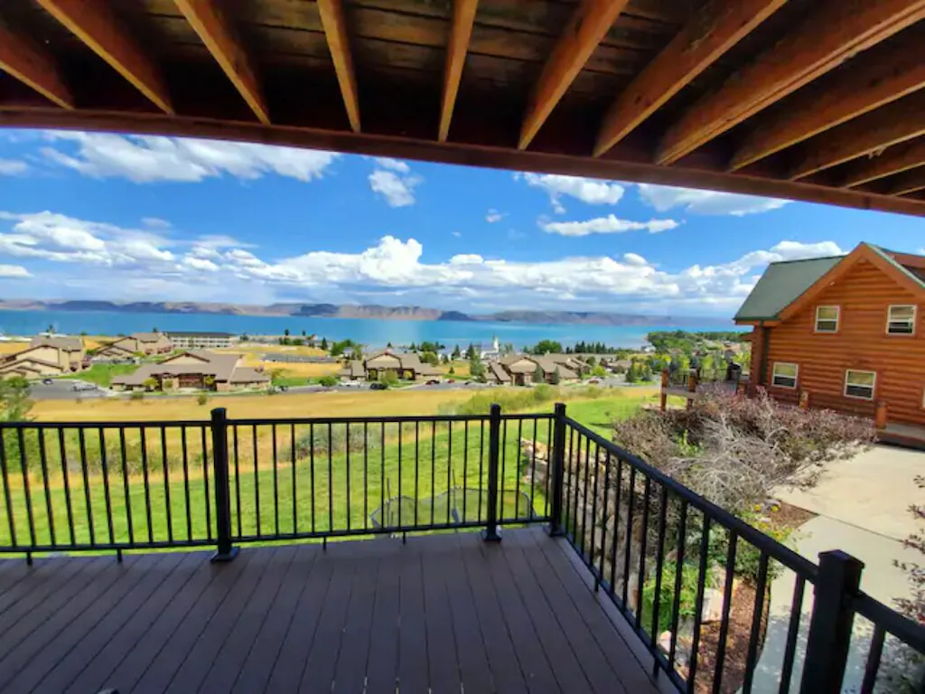 2-Bedroom Cabin with Private Hot Tub and Gorgeous Lake Views