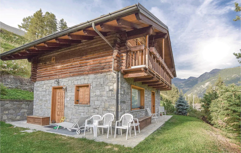 3-Bedroom Holiday Cabin in Champoluc, Italy