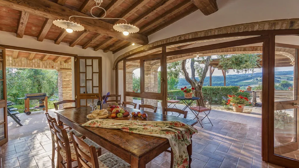 4-Bedroom Cabin with Panoramic Views of Chianti Hills