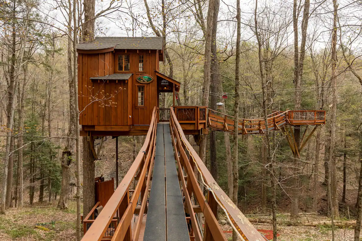 Chez’ Tree Rest Treehouse in new york