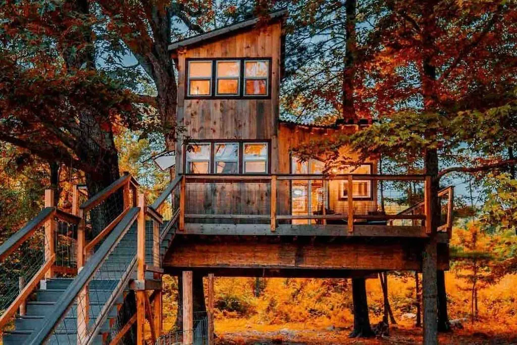Heavenly Romantic Treehouse Cabin at Bluebird Farm