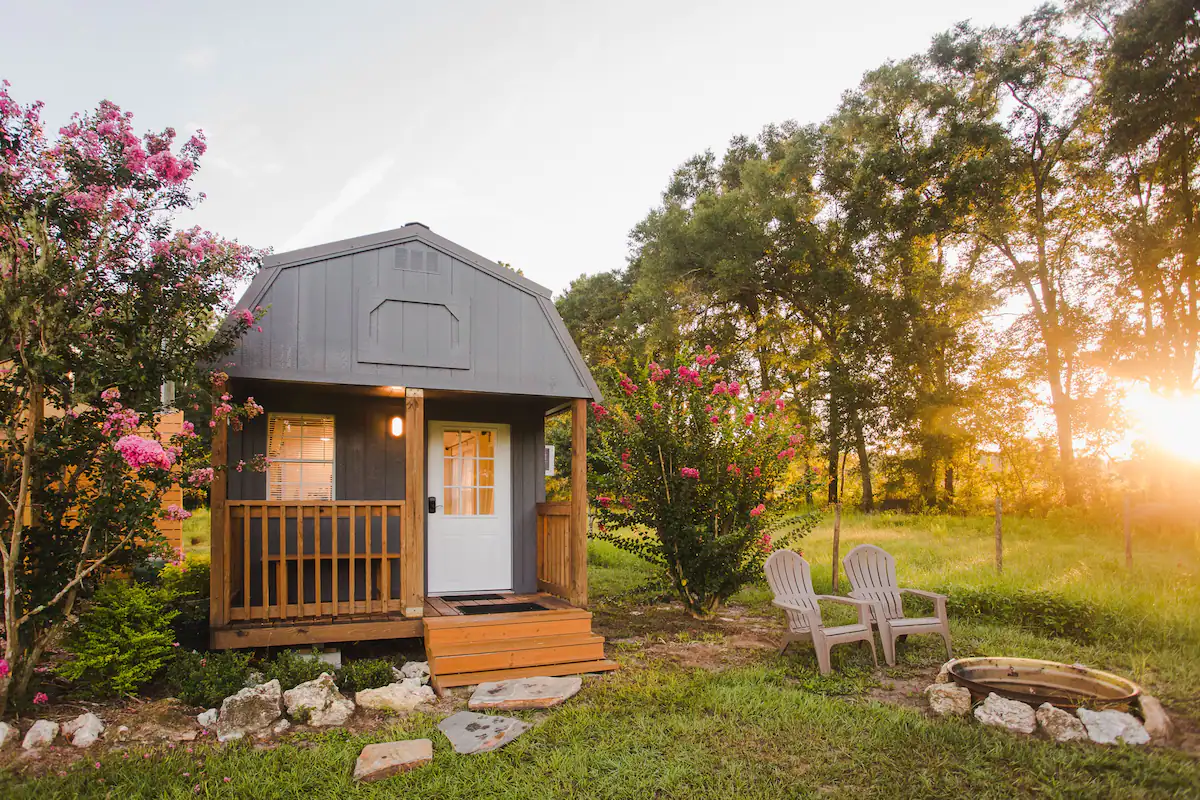 High Springs Tiny Cabin for 2 (with a Farm View)