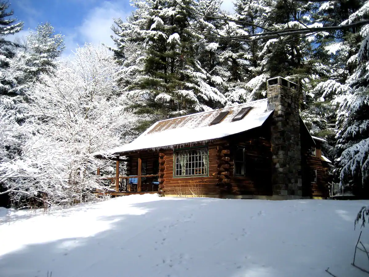 Log Cabin In The Berkshire Mountains