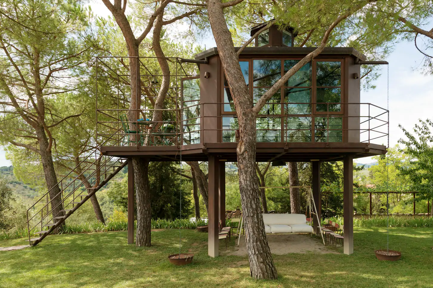One-Bedroom Treehouse Cabin in Florence