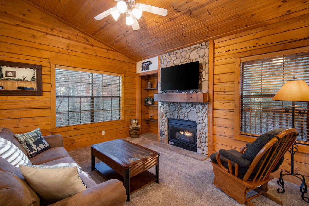 Romantic Cabin for Two with Fireplace and Jacuzzi Tub 2
