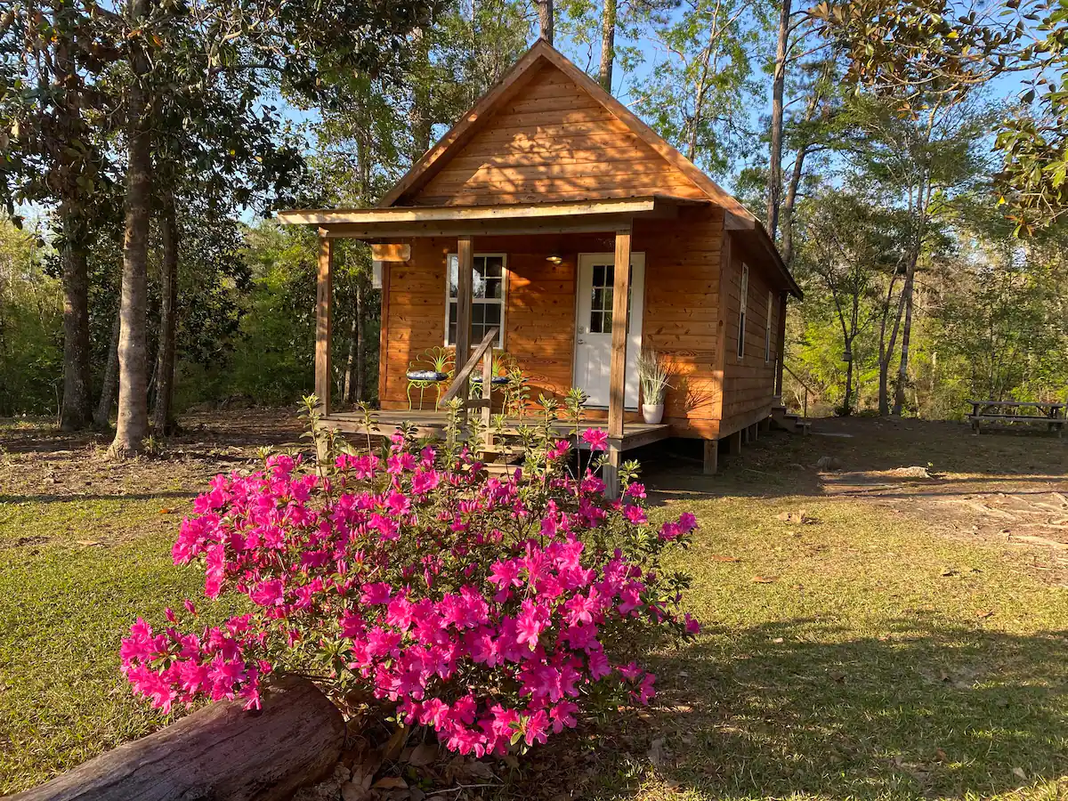 Romantic Creekside Magnolia Cabin