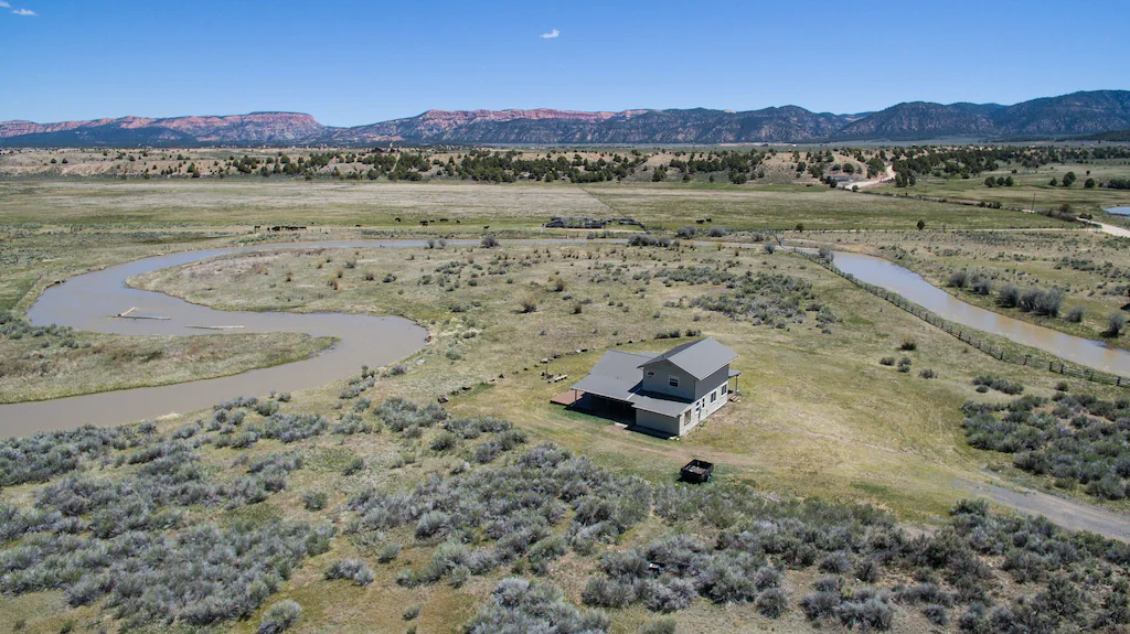 Secluded Luxury Riverfront Ranch Cabin