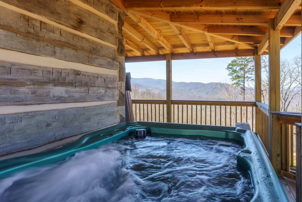 Sheriff's Cabin with Mountain View and Hot Tub - Gatlinburg TN