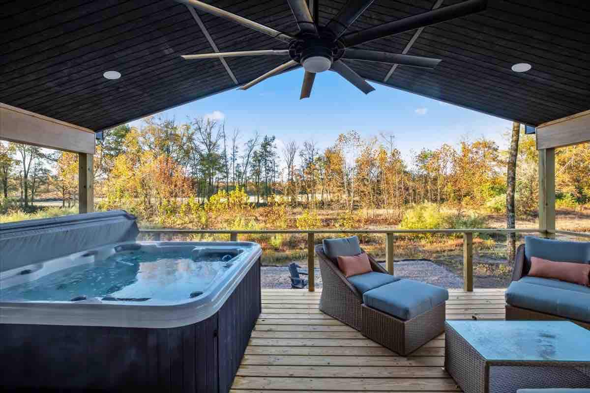 The River Place Modern Riverfront Cabin with Hot Tub