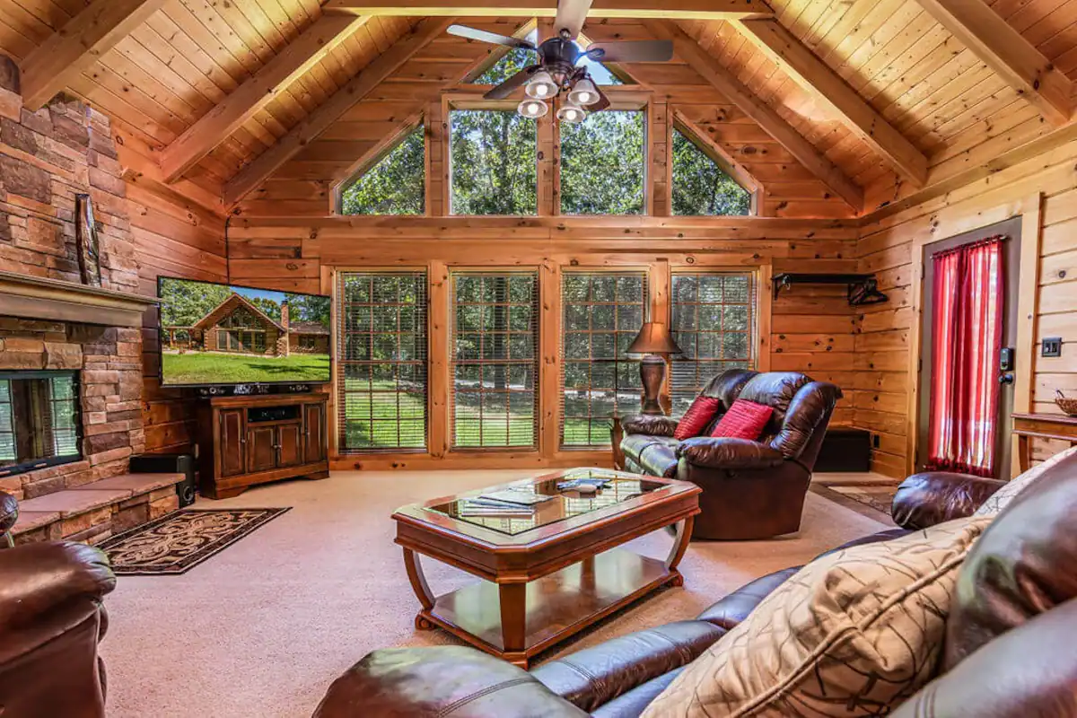 Whispering Pines Cabin Close to Branson and Big Cedar