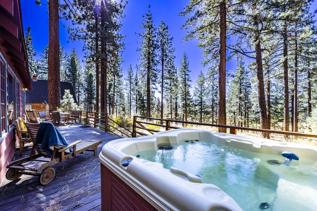 Charming Tahoe Cabin Romantic Nevada with Hot Tub