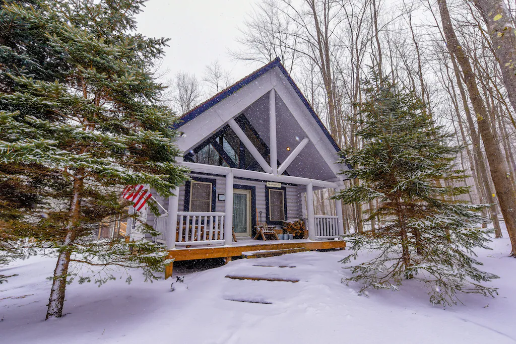 Grizzly Den Secluded Cabin