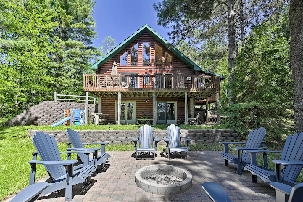 Lakefront Hazelhurst Cabin Rental Wisconsin