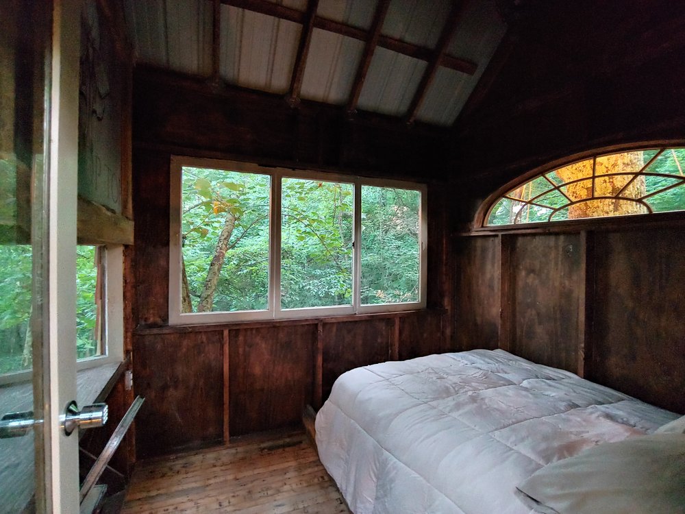 Lost River Hostel Treehouse 