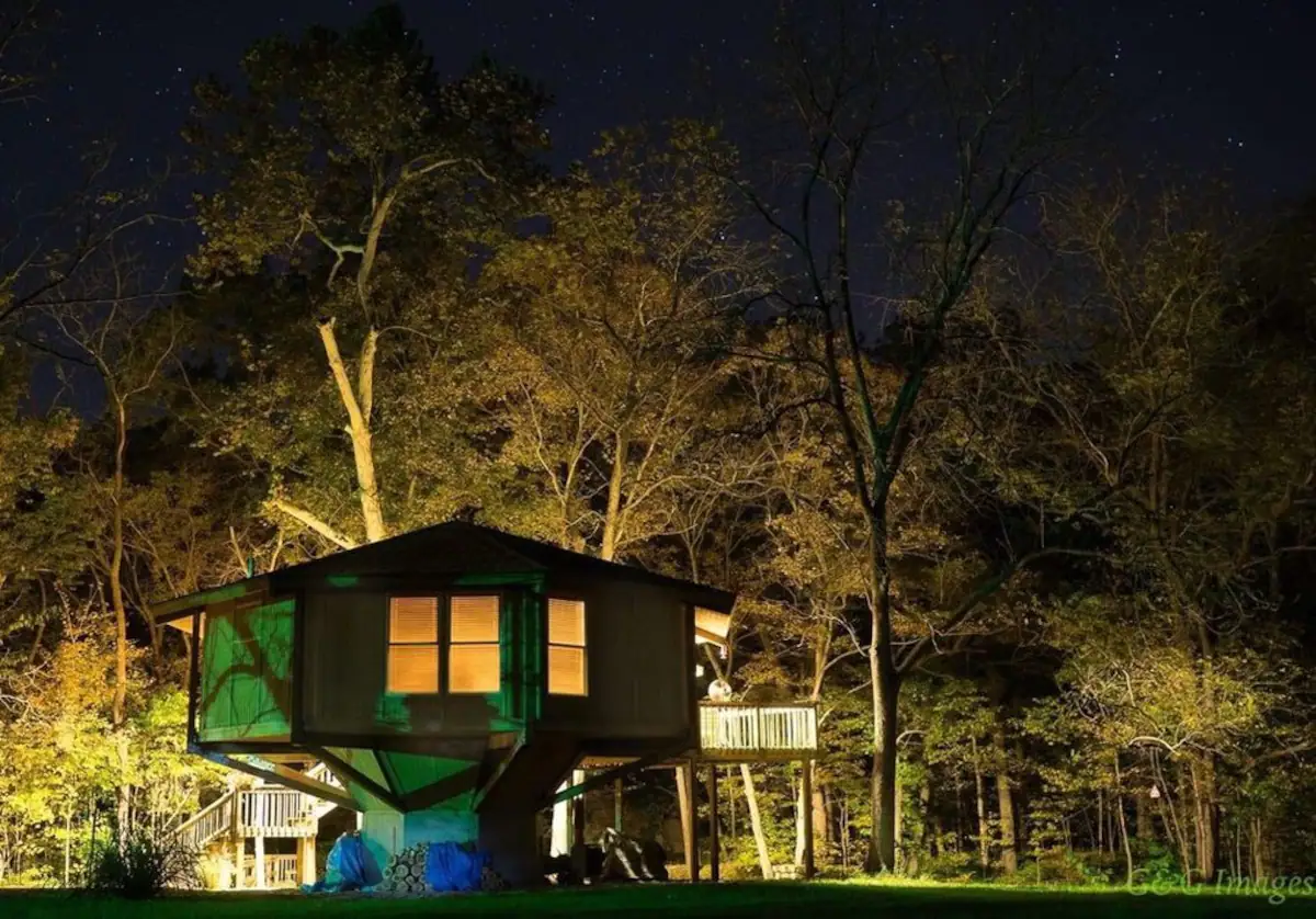 Pet-friendly Treehouse with Hot Tub